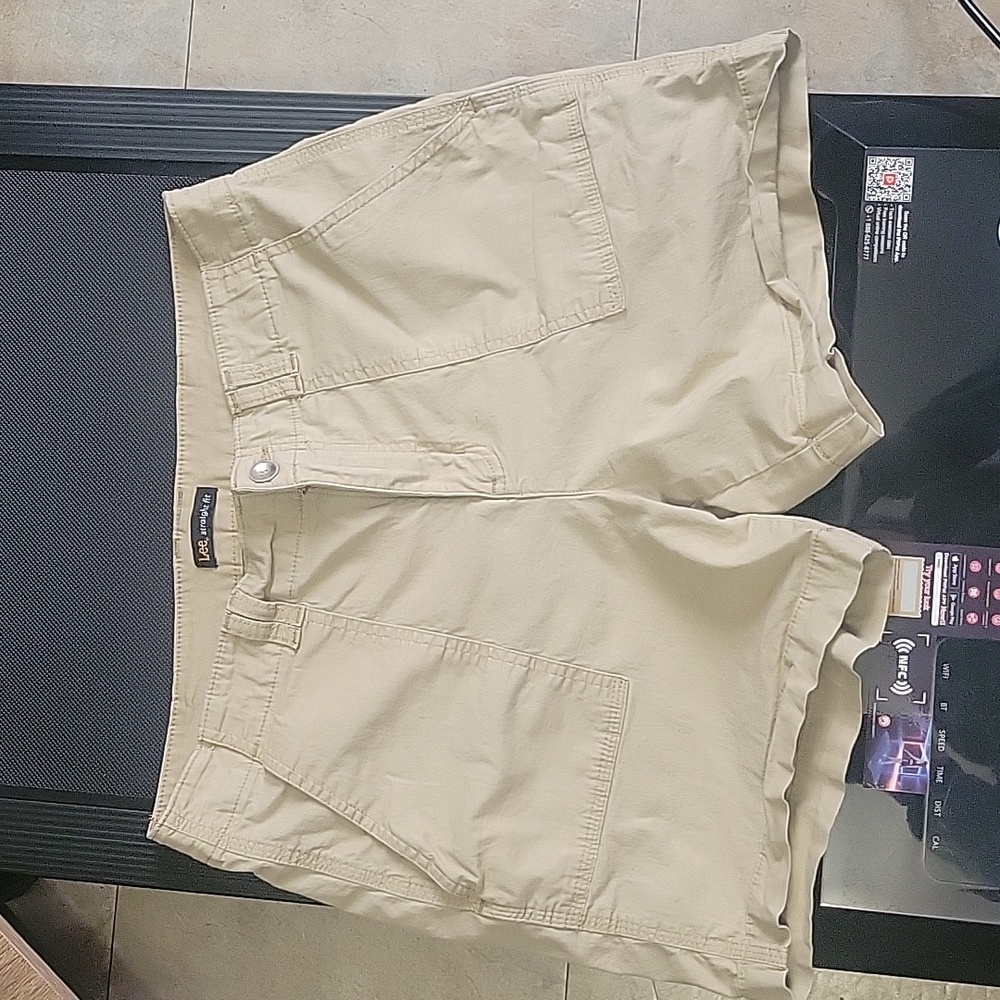 Lee straight fit khaki shorts